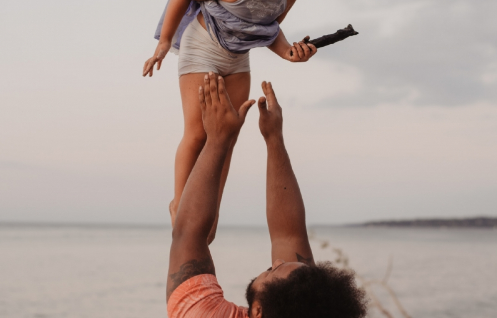 On the same wavelength—Do parents and children understand each other better if their brains are “in sync”?